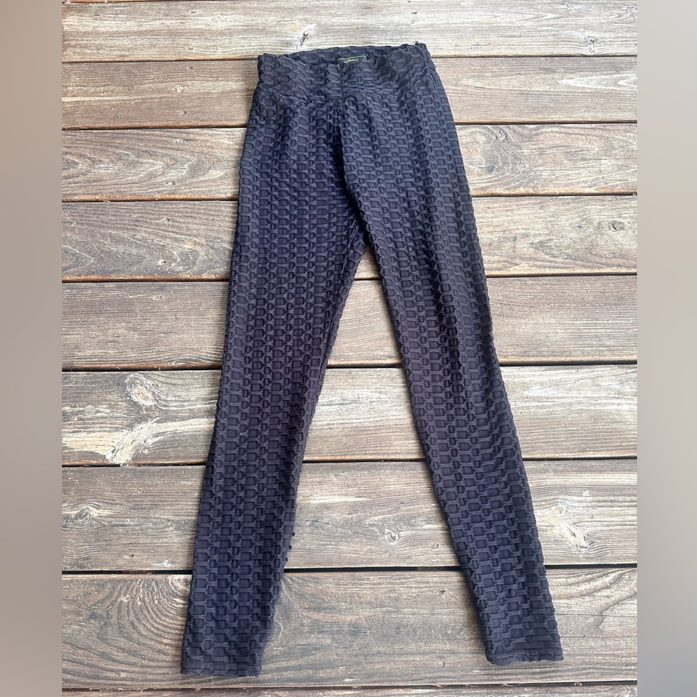 Special One black textured booty lift leggings activewear size L